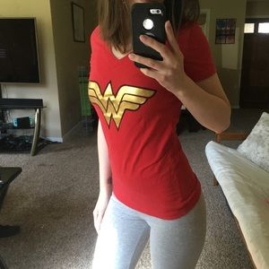 Wonder Woman v neck